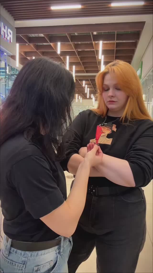 Ножи или цветы? Что лучше? 😁 #ножимен #юмор #ножи