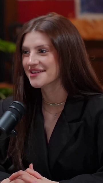 Девочка подошла и спросила «Можно сфоткаться»? смотреть онлайн