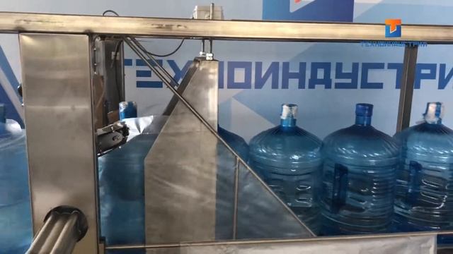 Упаковка бутылок 19 литров в пленку на автомате смотреть онлайн