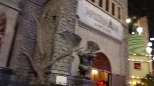 Заброшенный дом с ужасами! там темно!аттракционы парк развлечений Остров мечты-Диснейленд в Москве