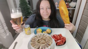 Мукбанг Селедка! Картошечка! Помидорки и хрустящий багет.