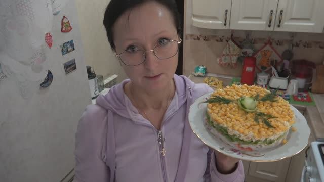 Хроника в городе. 6 декабря 2025 года. Четыре салата на семейный праздник. смотреть онлайн