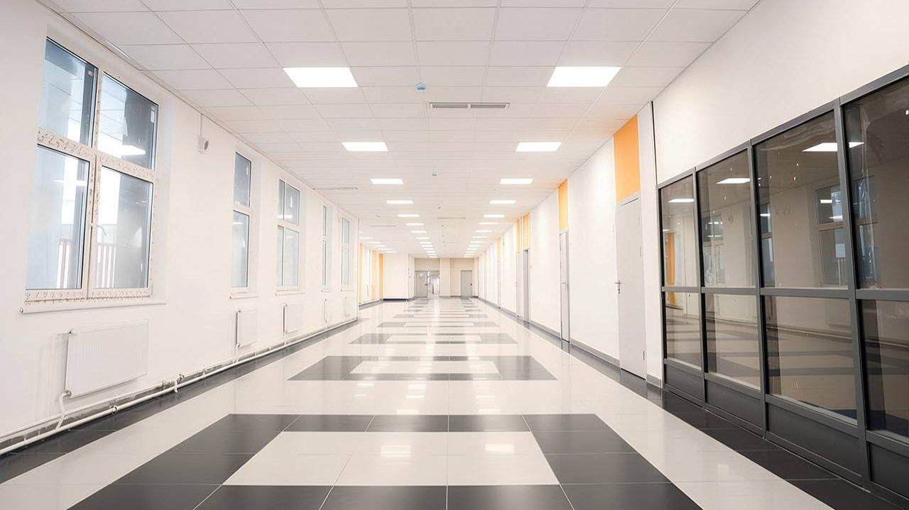 (12+) Вторая смена будет ликвидирована. Новый корпус гимназии № 17 откроется 26 декабря смотреть онлайн