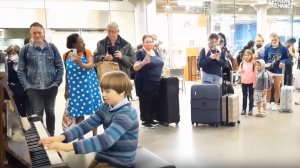 Оливер отлично играет буги-вуги на фортепиано, Лондон. # дети # фортепиано # пианино # буги-вуги #