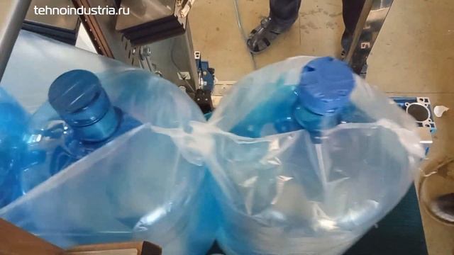 Упаковочный автомат для 19-литровых бутылей. ООО "Техноиндустрия" смотреть онлайн
