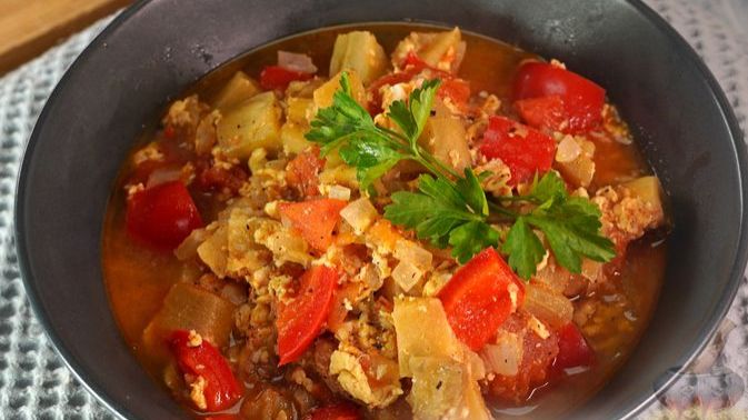 Я сижу на берегу, не могу поднять ногý, потому что я… ОВОЩНОЕ РАГУ С ЯЙЦАМИ