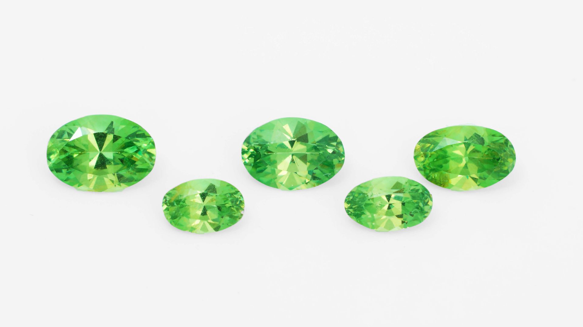 Демантоид Гранат Комплект 2.17 карат смотреть онлайн