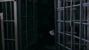 Избиение заключенного (кф. Груз 200)