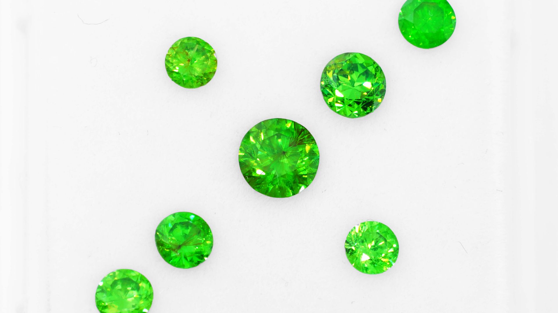 Демантоид Гранат Комплект 1.27 карат смотреть онлайн