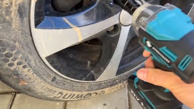 Гайковерт аккумуляторный ударный 1000 нМ STEELTRUST бесщеточный (1) смотреть онлайн