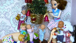 ЁЛКА НА ПОТОЛКЕ🎄😱 Украшаем дом к Новому Году Катя и Макс веселая семейка! Барби ЛОЛ смотреть