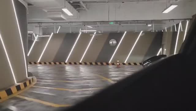 Подземная парковка в торговом центре города Ханчжоу (Китай) | © 2025