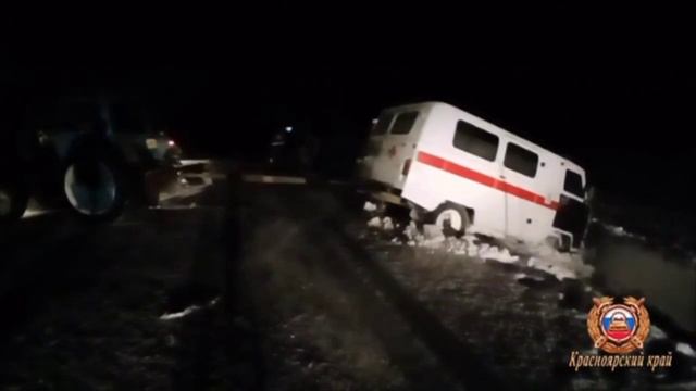 Госавтоинспеторы ДПС в Красноярском крае выручили бригаду скорой помощи из снежного плена смотреть онлайн
