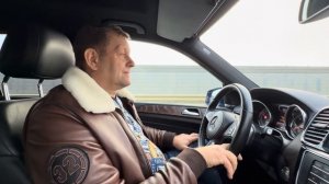 Олег Зубков едет с друзьями на отдых.Есть ли у него конкуренты среди друзей?