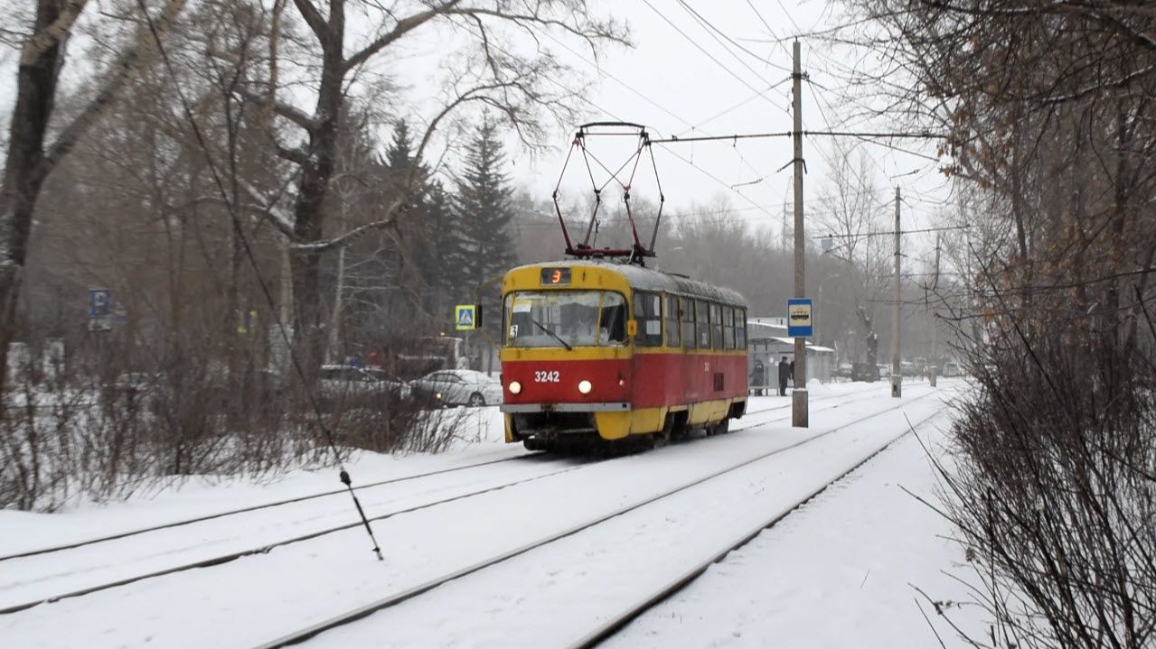 Трамвай Tatra T3SU-3242 (1080р) смотреть онлайн