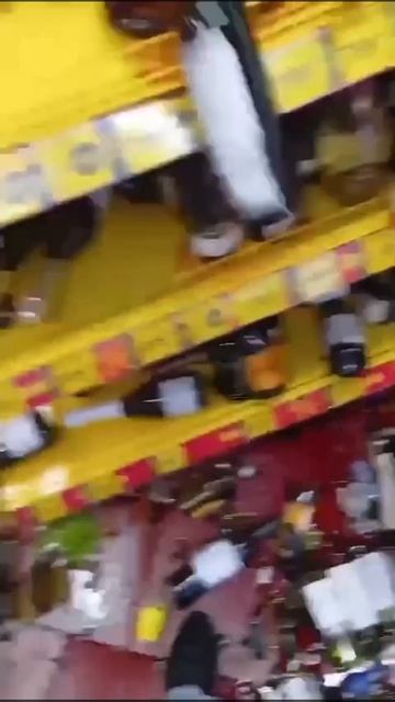 ‼️В подмосковном Егорьевске нетрезвый покупатель разнес магазин‼️ смотреть онлайн