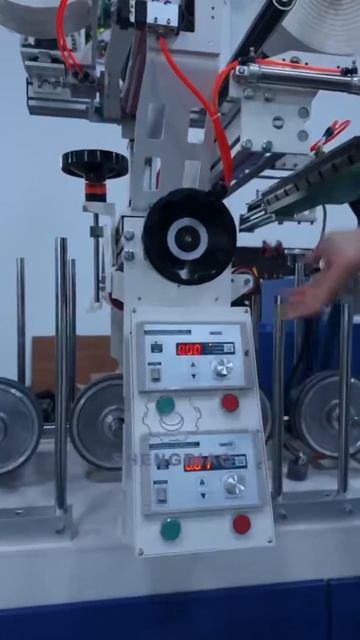 Станок длиной 12 метров для окутывания сложных профилей.