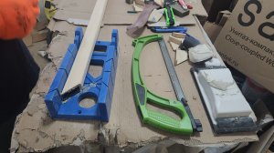 Хитрости при распиле деревянных уголков откосов 🪵🪟