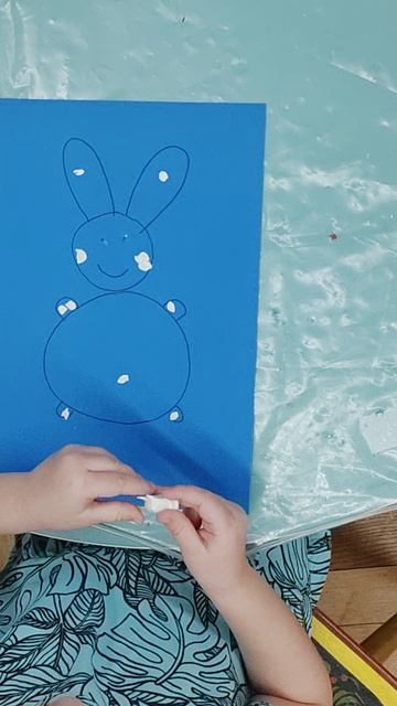 Новогодняя поделка, зайка из пластилина, для детей 2-4 лет.mp4