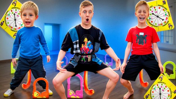 САМЫЙ весёлый СЕМЕЙНЫЙ БАТЛ - МЫ МАКАКИ! Кто СОБЕРЕТ БАНАНЫ?!