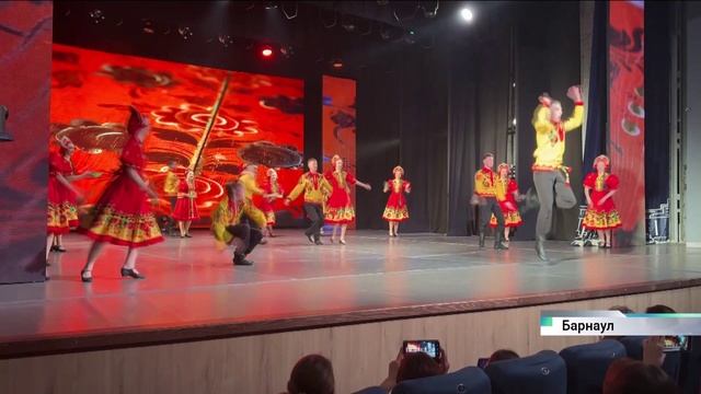Заслуженный ансамбль «Светлячки» отпраздновал полувековой юбилей в Барнауле смотреть онлайн