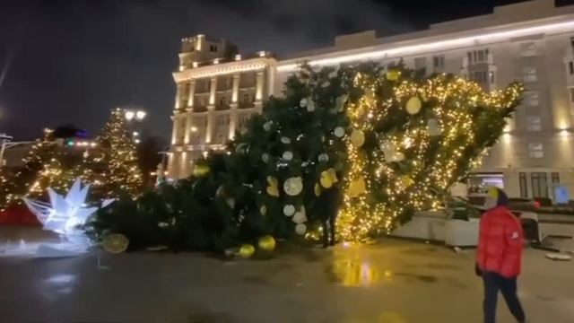 💨Порывы ветра в Москве достигли 18 м/с💨 смотреть онлайн