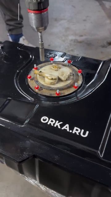 Топливный бак на Toyota Yaris (bolt-on)