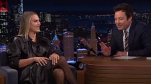 Арина Соболенко рассказала, что означают её теннисные возгласы, и нарисовала на лбу Джимми знак