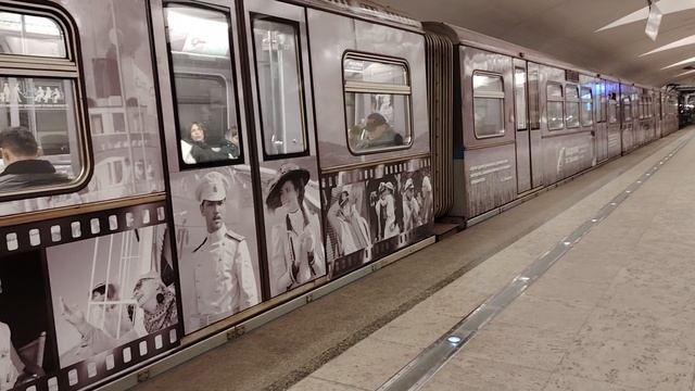 Тематический Электропоезд 81-740 Русич, Никите Михалкову 80, на станции метро Строгино смотреть онлайн