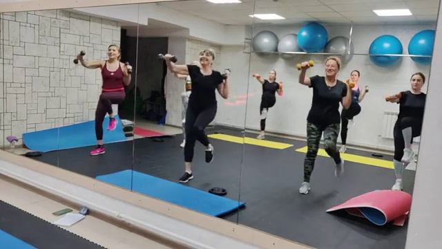 БУДЕТ ЖАРКО, если гантели 3-4 кг. блин 5 кг. Погнали 💪🔥руки, бедра, пресс смотреть онлайн