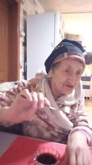 Заглянула на пару минут смотреть онлайн