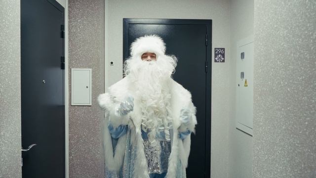 Дед Мороз переехал в квартиру от ДСК смотреть онлайн