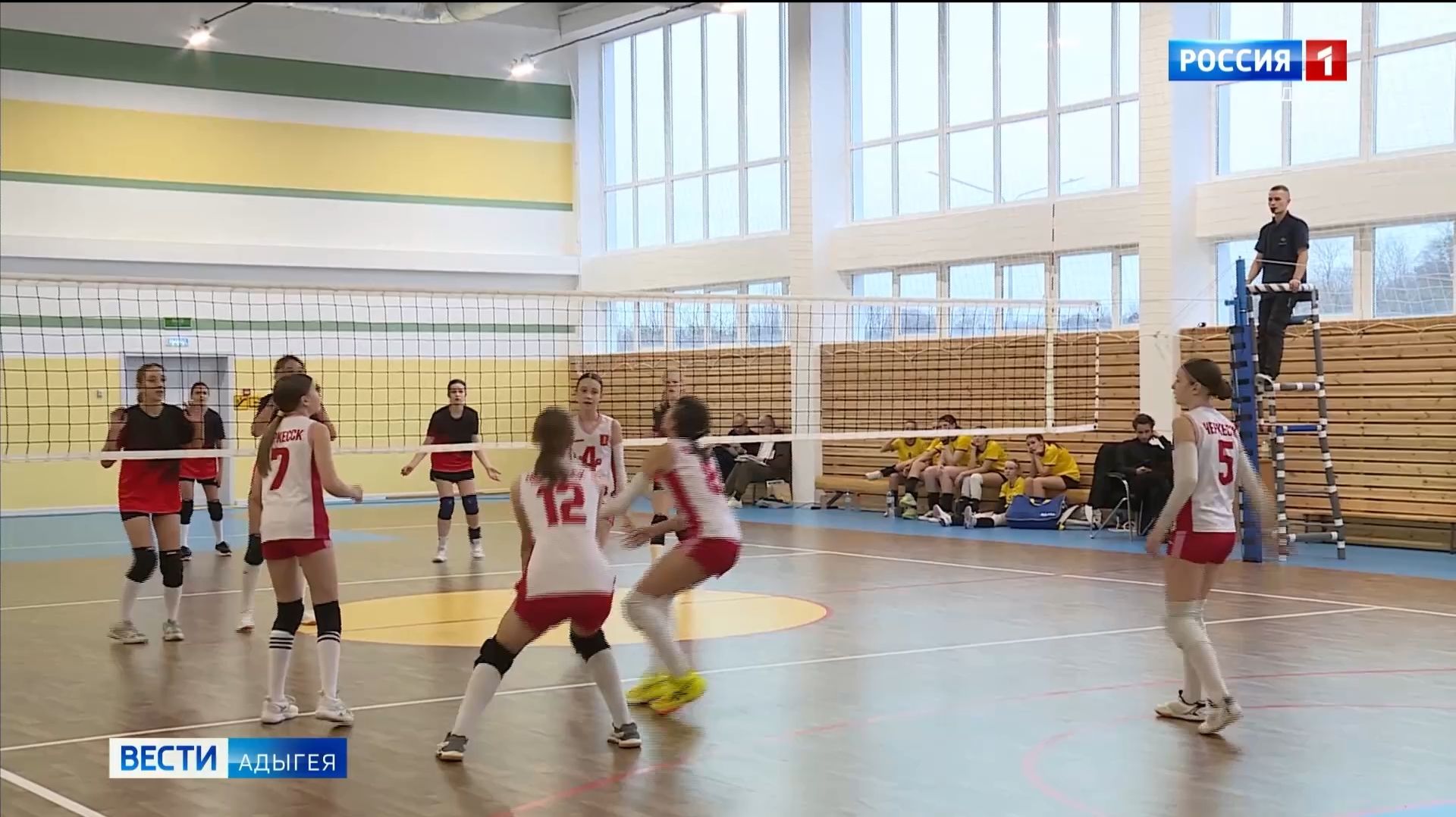 Предновогодний турнир по волейболу собрал в Майкопе 16 команд из разных городов России смотреть онлайн