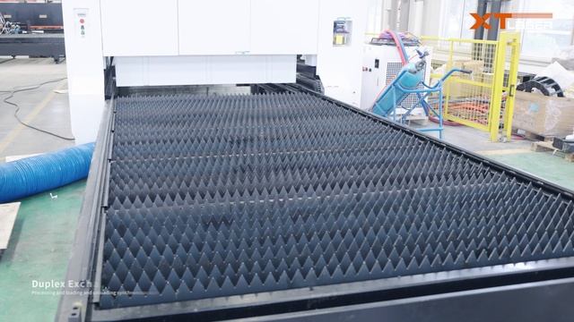 Лазерный станок для резки XTLASER-G2040 обтекаемого типа со сменной платформой. смотреть онлайн