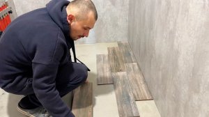 Начали укладывать плитку и вернули ее обратно. Делаем ремонт. Строим дом в деревне.