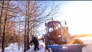 Оторвал выхлопную трубу об ветку. Небольшой ремонт и опять чистим дороги.