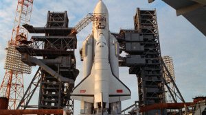 Первый пуск двухступенчатой ракеты-носителя сверхтяжёлого класса «Энергия».