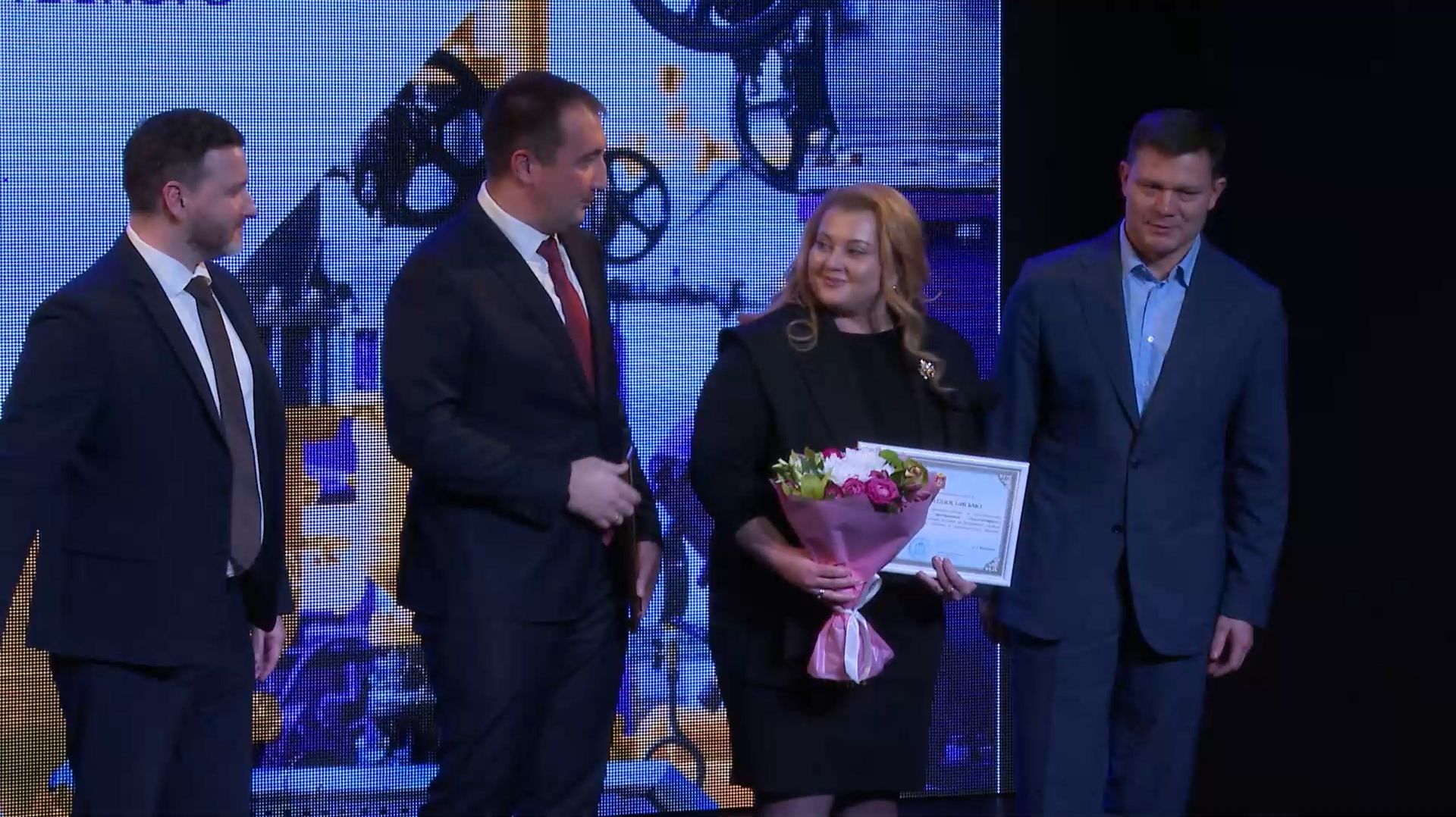 (12+) В Мытищах состоялся региональный форум по выдаче паспортов готовности к осенне-зимнему сезону смотреть онлайн