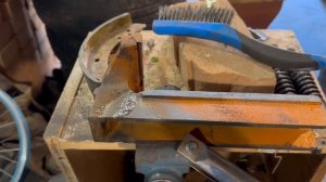 Починил сломанные тиски из чугуна за 30 минут. Теперь держатся надёжно и прочно