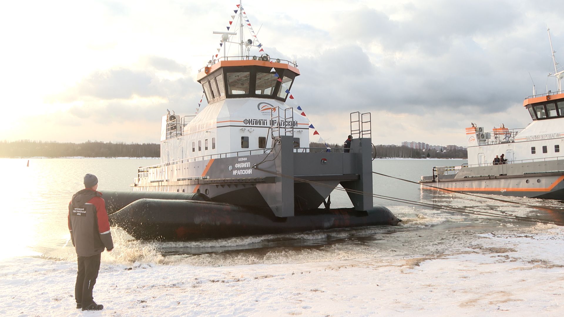 Новый буксир-толкач смотреть онлайн