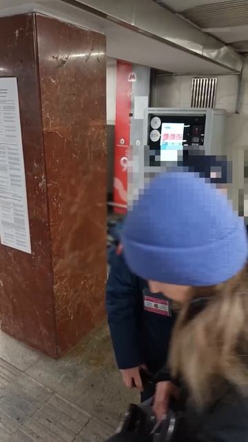 ‼️На станции «Коломенская» пассажир отказался от досмотра и оказался на полу‼️ смотреть онлайн