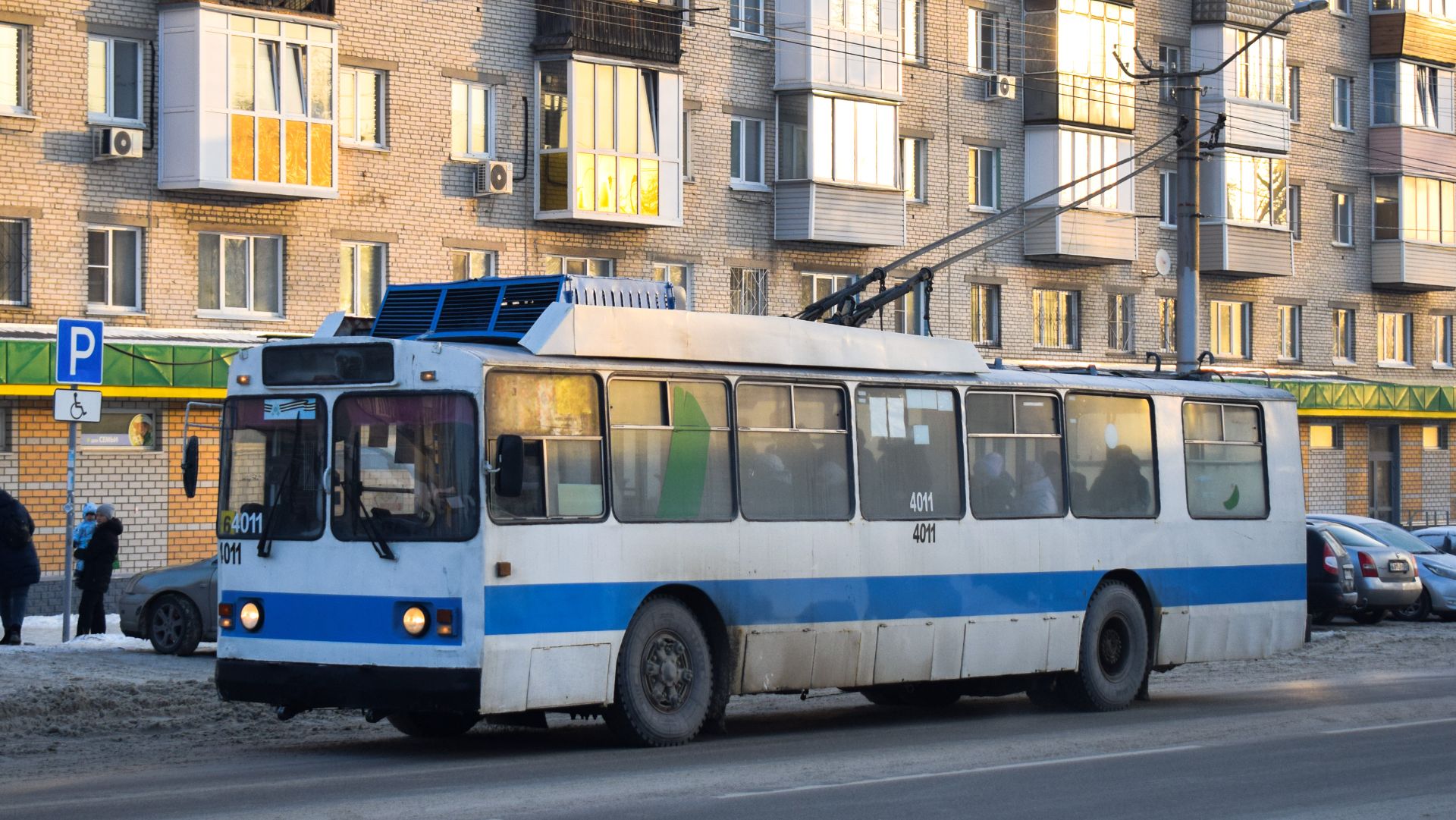 Троллейбус ЗиУ-682 КВР БТРМ-4011. Покатушки по Барнаулу с ревущим редуктором. смотреть онлайн