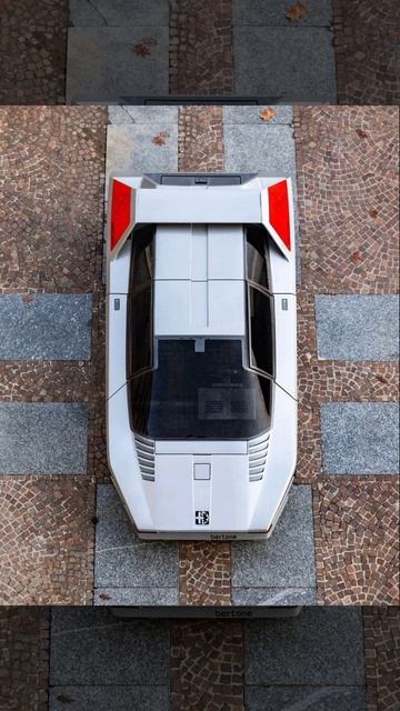 Alfa Romeo 33 Navajo (1976) смотреть онлайн