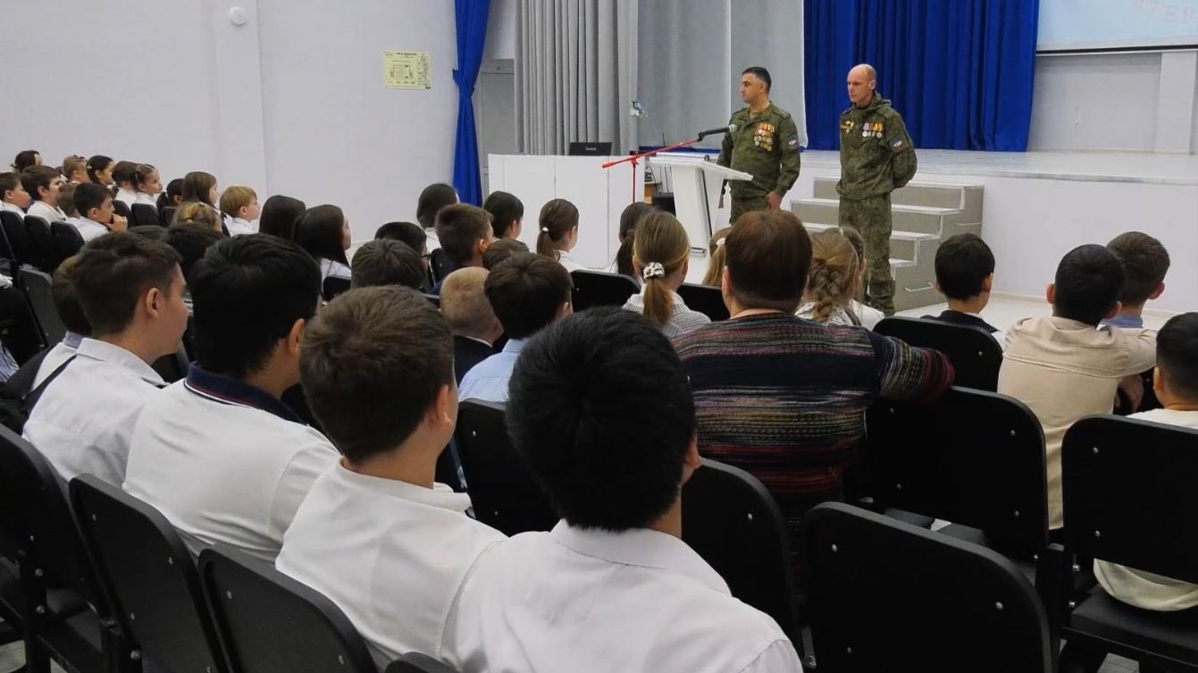 Поликлиника и ФОК, урок мужества и детский хоккей. Хорошие новости Волжского района