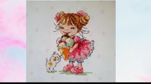 Сладкое настроение: девочка с мороженым и пушистый друг🍦🐱