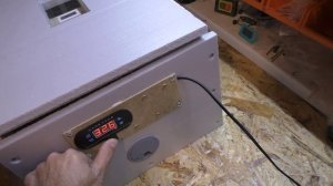 Инкубатор на 32 яйца. Под заказ.