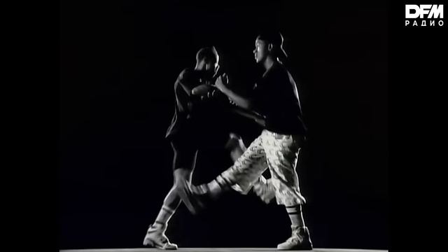 Suzanne Vega/DNA — Tom's Diner смотреть онлайн