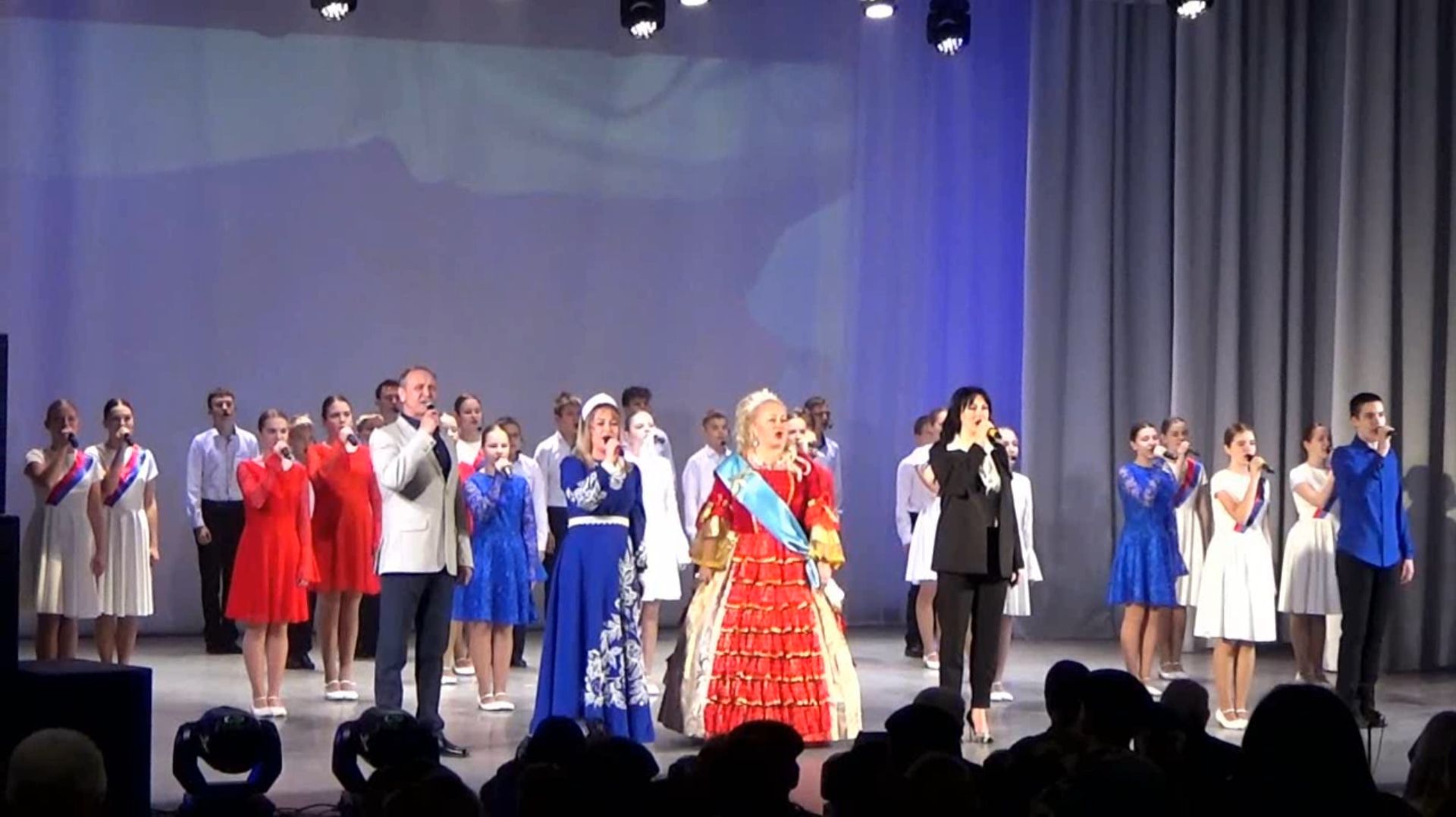 Праздничный концерт “СЛАВА ГЕРОЯМ РОССИИ” в ДК.Спутник города Вязники. 3-я часть смотреть онлайн