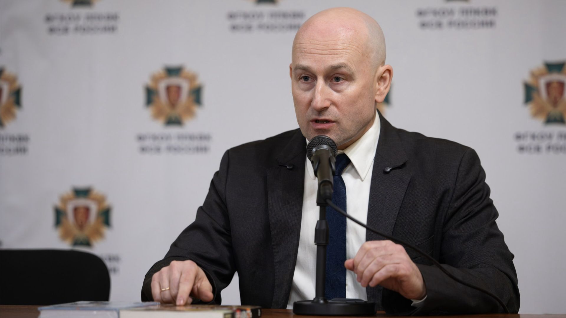 Презентация новой книги «Русские не сдаются: жизнь за Россию!» в ФГКОУ ППКВК ФСБ России смотреть онлайн