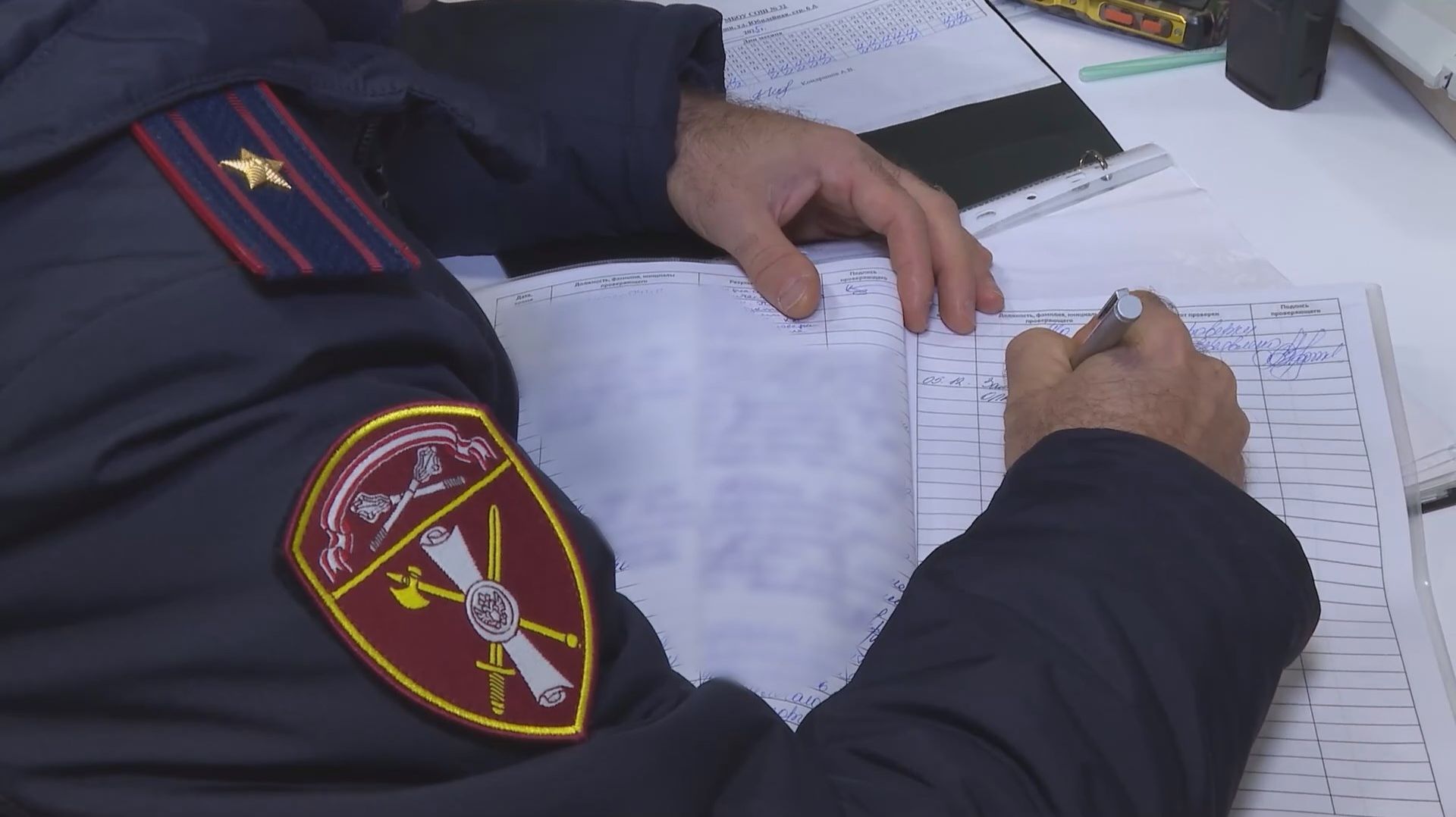 (12+) Безопасность детей - один из самых приоритетных вопросов смотреть онлайн